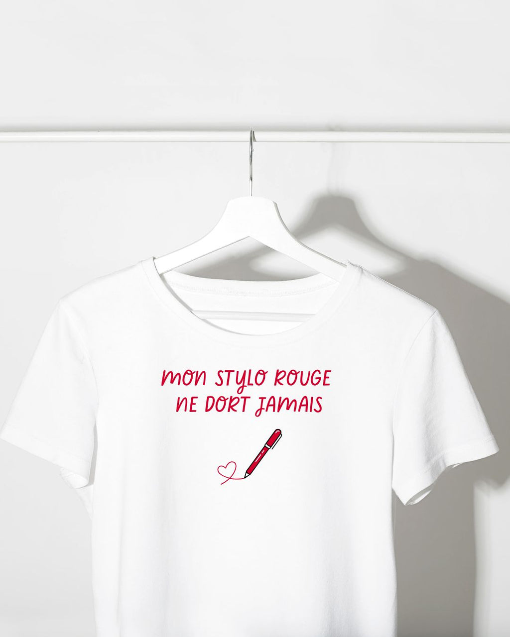 MON STYLO ROUGE NE DORT JAMAIS